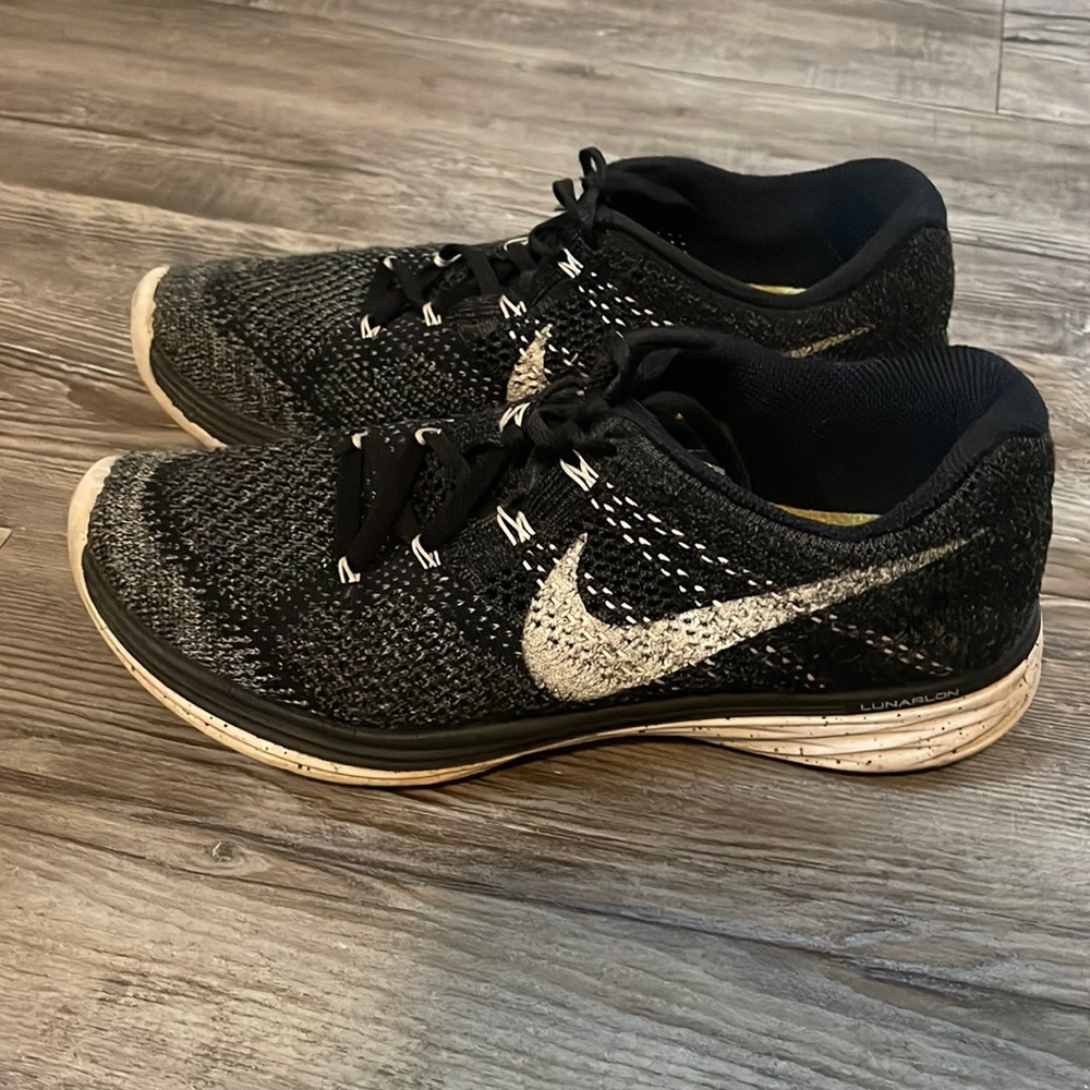 Size 7.5 Women’s Nike Flyknit Lunar